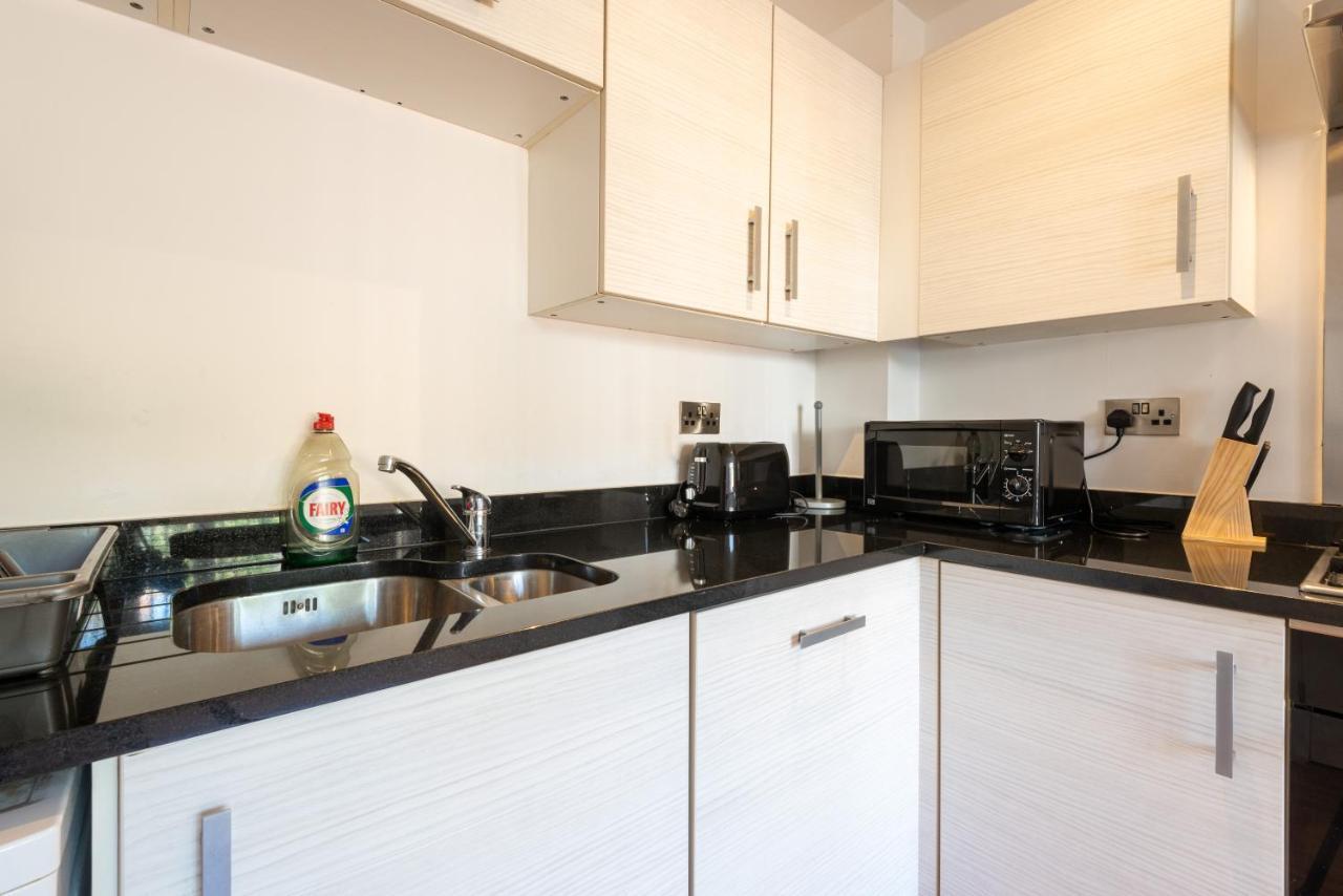 Parking - Spacious - Smart Tv - Self Checkin - Garden - King Derby Zewnętrze zdjęcie