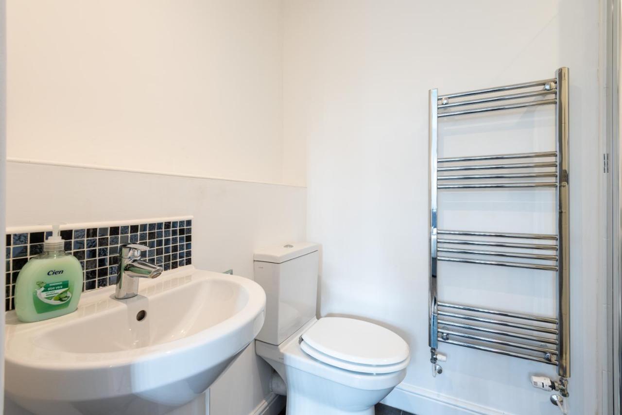 Parking - Spacious - Smart Tv - Self Checkin - Garden - King Derby Zewnętrze zdjęcie